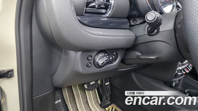 MINI Cooper S Clubman Standard 2nd 2018 — фото 21