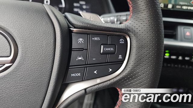 Lexus UX300h 2.0 F-Sport 2WD 2026 — фото 15