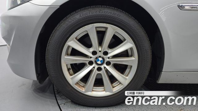 BMW 5 Series (F10) 528i 2011 — фото 5