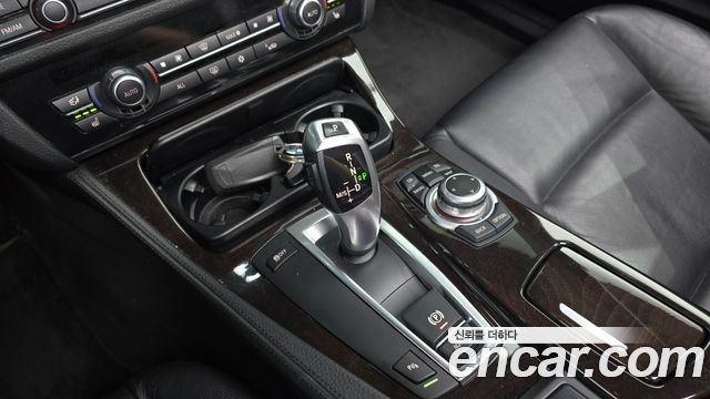 BMW 5 Series (F10) 528i 2011 — фото 9