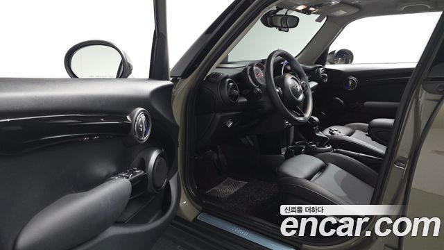 MINI Cooper 5Door HIGH 3rd 2019 — фото 10