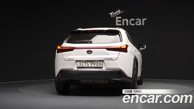 Lexus UX250h 2.0 2WD 2020 — фото 4