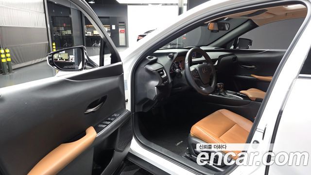 Lexus UX250h 2.0 2WD 2020 — фото 10