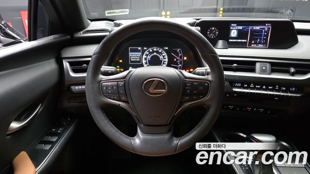 Lexus UX250h 2.0 2WD 2020 — фото 13