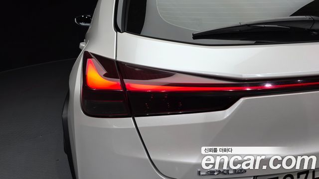 Lexus UX250h 2.0 2WD 2020 — фото 23