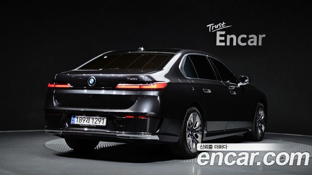 BMW 7 Series (G70) 740i sDrive Design Pure Excellence 2023 — фото 2