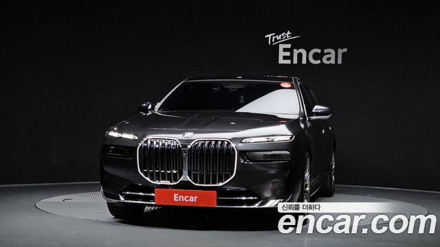 BMW 7 Series (G70) 740i sDrive Design Pure Excellence 2023 — фото 3