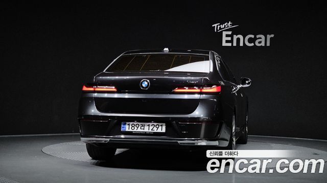BMW 7 Series (G70) 740i sDrive Design Pure Excellence 2023 — фото 4