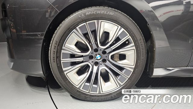 BMW 7 Series (G70) 740i sDrive Design Pure Excellence 2023 — фото 5