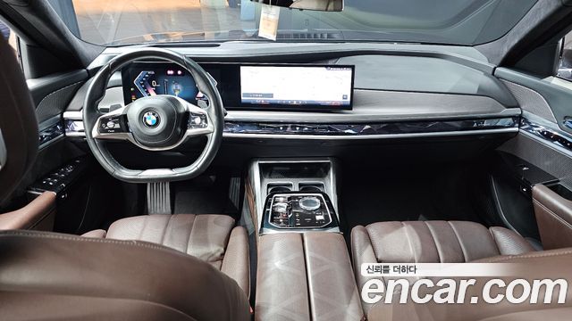 BMW 7 Series (G70) 740i sDrive Design Pure Excellence 2023 — фото 7