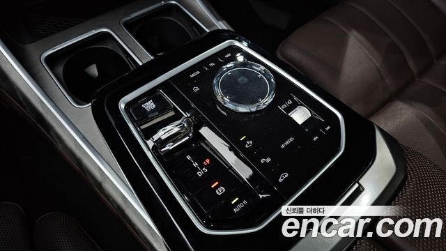BMW 7 Series (G70) 740i sDrive Design Pure Excellence 2023 — фото 9