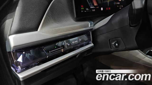 BMW 7 Series (G70) 740i sDrive Design Pure Excellence 2023 — фото 19
