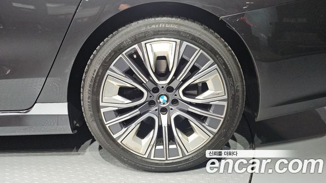 BMW 7 Series (G70) 740i sDrive Design Pure Excellence 2023 — фото 21