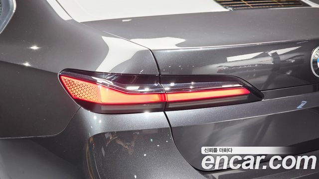 BMW 7 Series (G70) 740i sDrive Design Pure Excellence 2023 — фото 23
