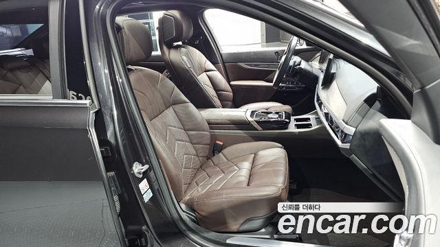 BMW 7 Series (G70) 740i sDrive Design Pure Excellence 2023 — фото 26