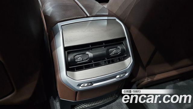 BMW 7 Series (G70) 740i sDrive Design Pure Excellence 2023 — фото 36