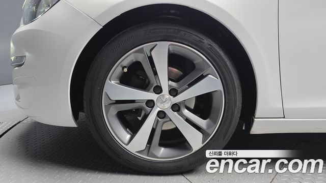 Peugeot 308 (II) 1.6 BlueHDi Allure 2017 — фото 5