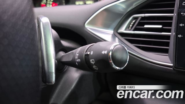 Peugeot 308 (II) 1.6 BlueHDi Allure 2017 — фото 18