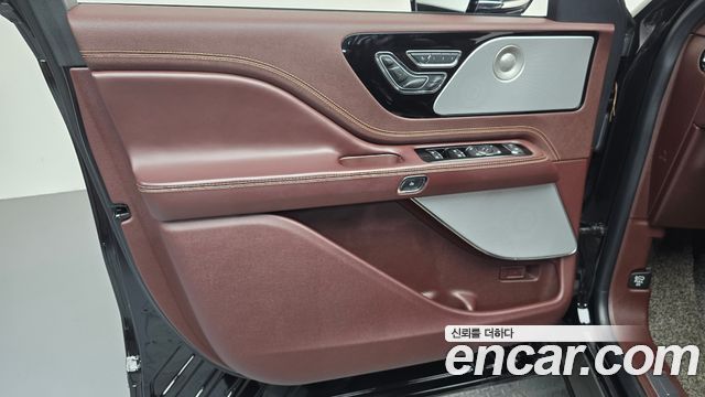Lincoln Aviator (II) 3.0 Black Label AWD 2022 — фото 30