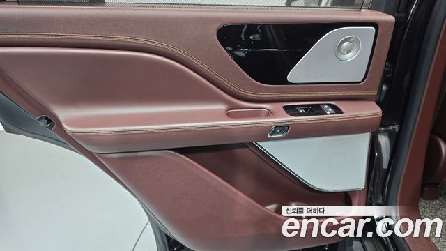 Lincoln Aviator (II) 3.0 Black Label AWD 2022 — фото 31