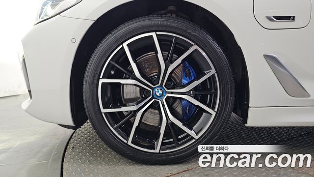 BMW 5 Series (G30) 530e M Sport 2022 — фото 5