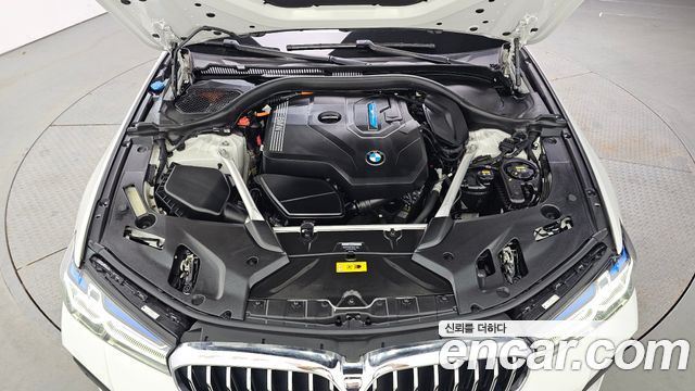 BMW 5 Series (G30) 530e M Sport 2022 — фото 6