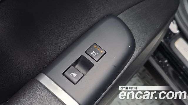 Hyundai Grandeur (GN7) 2,5 Gasoline 2WD Exclusive 2023 — фото 31