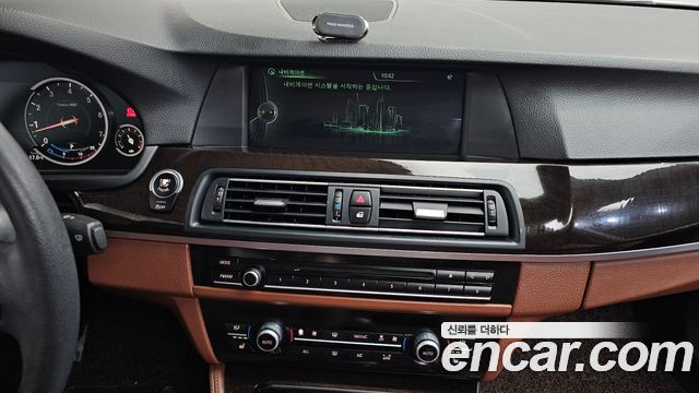 BMW 5 Series (F10) 528i xDrive 2013 — фото 13
