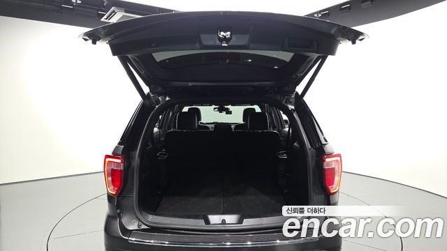 Ford Explorer 3.5 Limited 4WD 5th 2019 — фото 20