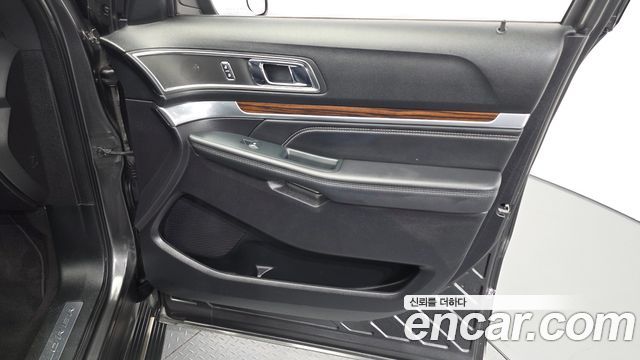 Ford Explorer 3.5 Limited 4WD 5th 2019 — фото 24