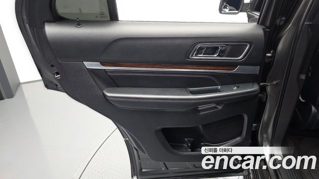 Ford Explorer 3.5 Limited 4WD 5th 2019 — фото 25