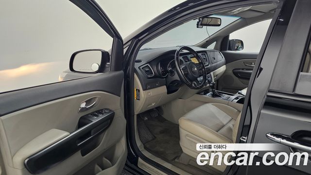 Kia Carnival 9-seater Luxury 2015 — фото 10