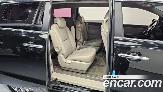 Kia Carnival 9-seater Luxury 2015 — фото 11