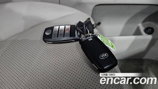 Kia Carnival 9-seater Luxury 2015 — фото 16