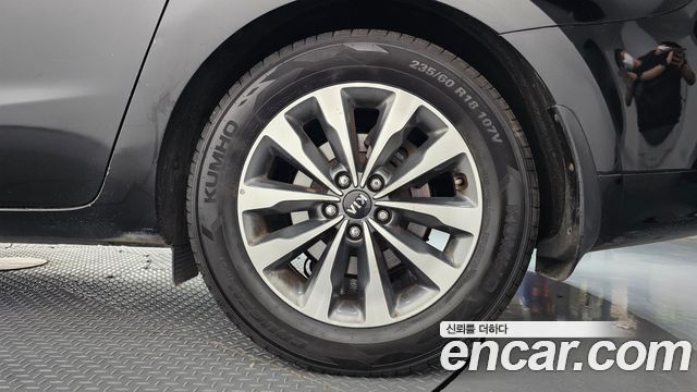 Kia Carnival 9-seater Luxury 2015 — фото 21