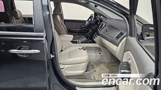 Kia Carnival 9-seater Luxury 2015 — фото 26