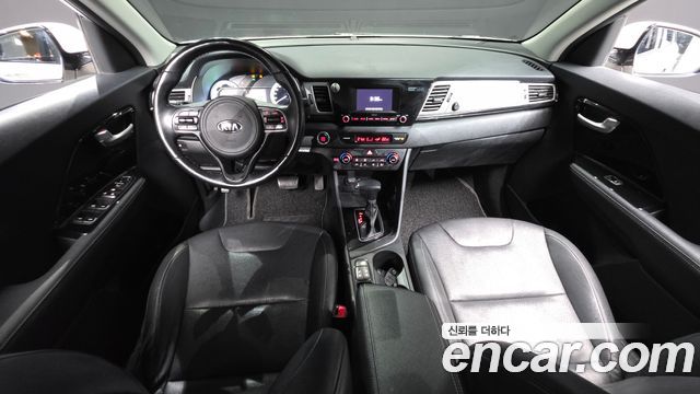 Kia Niro Prestige 2017 — фото 7