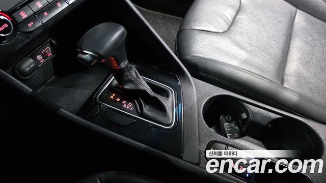Kia Niro Prestige 2017 — фото 9