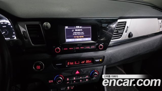 Kia Niro Prestige 2017 — фото 15