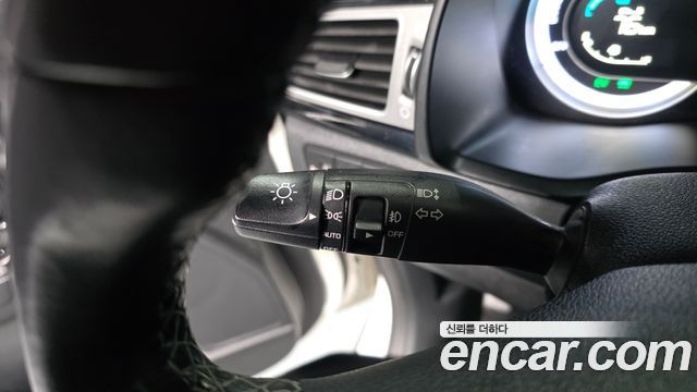 Kia Niro Prestige 2017 — фото 18