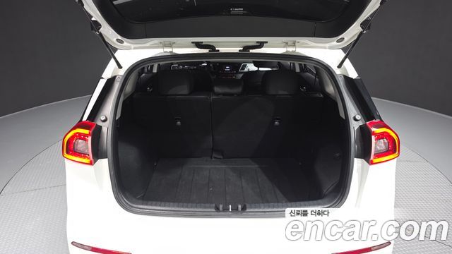 Kia Niro Prestige 2017 — фото 20