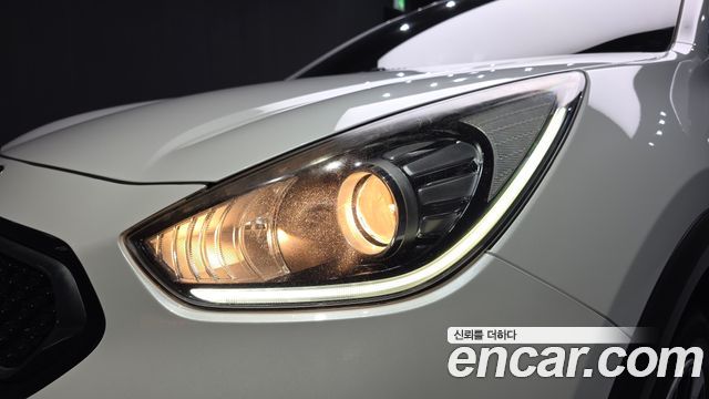 Kia Niro Prestige 2017 — фото 22