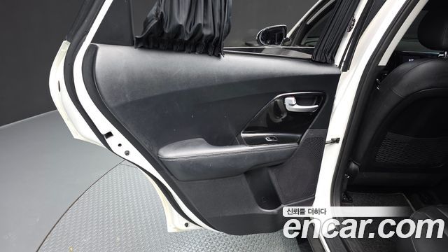 Kia Niro Prestige 2017 — фото 25