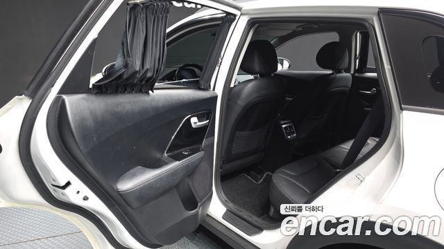 Kia Niro Prestige 2017 — фото 26