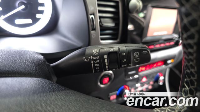 Kia Niro Prestige 2017 — фото 28