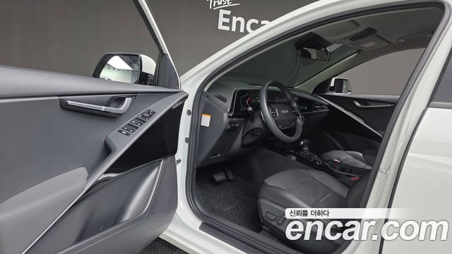 Kia Niro Prestige 2022 — фото 10