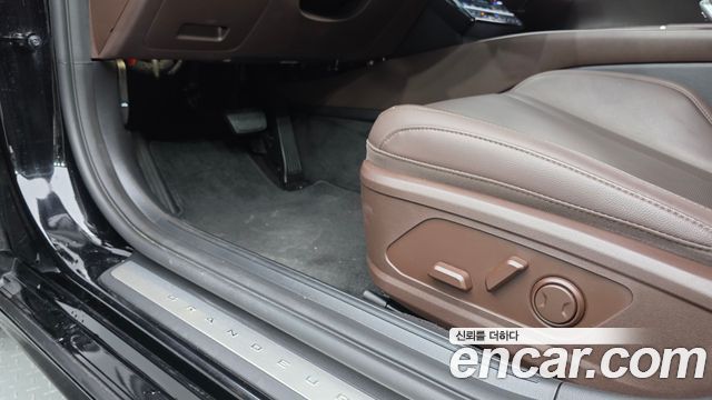Hyundai Grandeur (GN7) 2,5 Gasoline 2WD Premium 2023 — фото 17