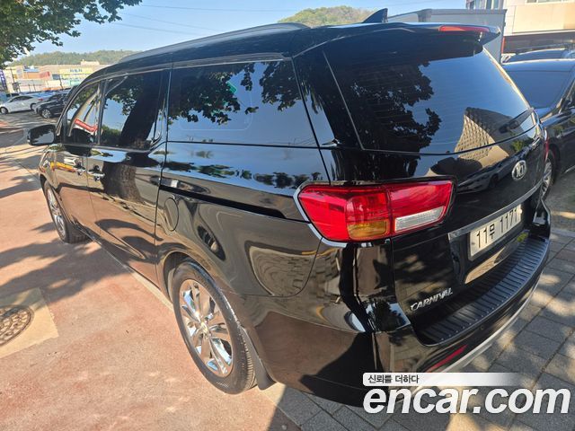 Kia Carnival 9-seater Prestige 2016 — фото 2
