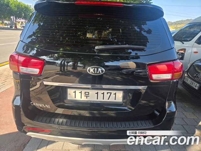 Kia Carnival 9-seater Prestige 2016 — фото 4