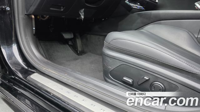 Hyundai Grandeur (GN7) 2,5 Gasoline 2WD Premium 2023 — фото 22